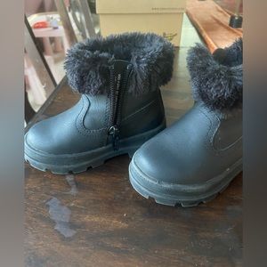 Toddler Fur Line Boots Size 4-5